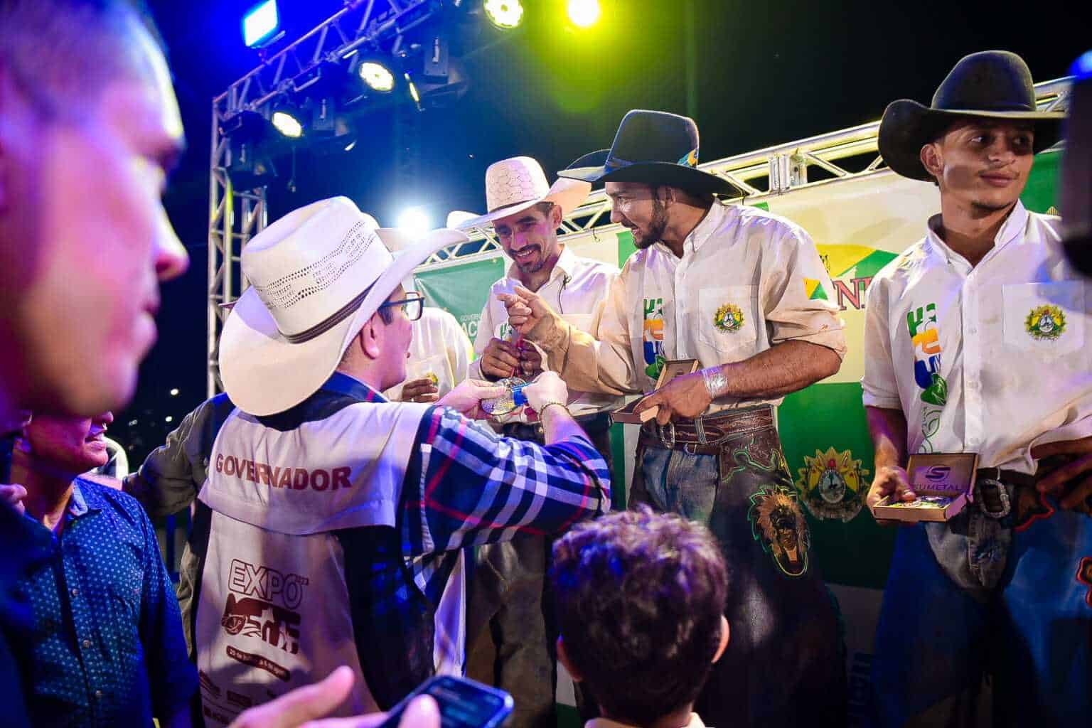 Dez peões se classificam para a última noite de Rodeio na Expoacre